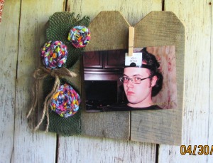 4 x 6 Picture swapping photo frame. Rustic little picket fence.